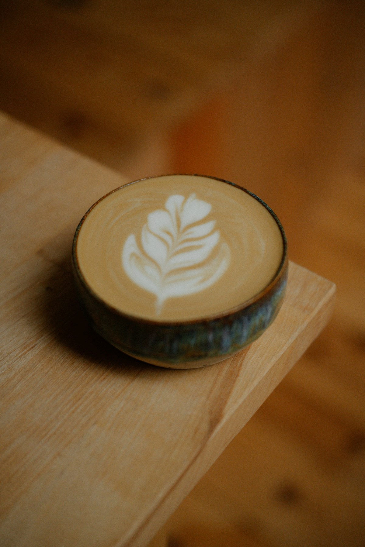 Latte servi en céramique