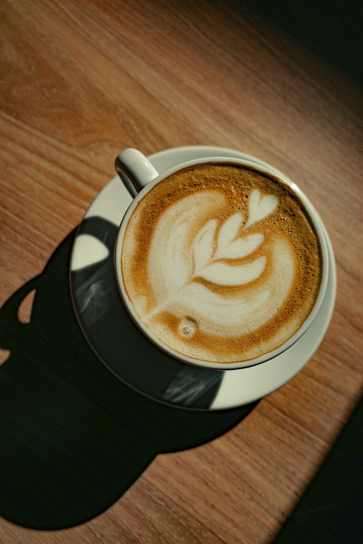 Latte art dans une tasse